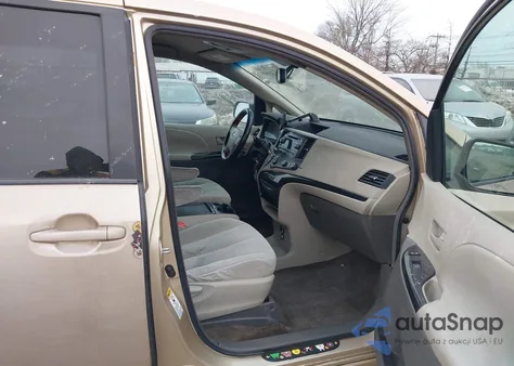 2011 Toyota Sienna Le V6 z USA, uszkodzony, nr VIN 5TDKK3DC1BS141328